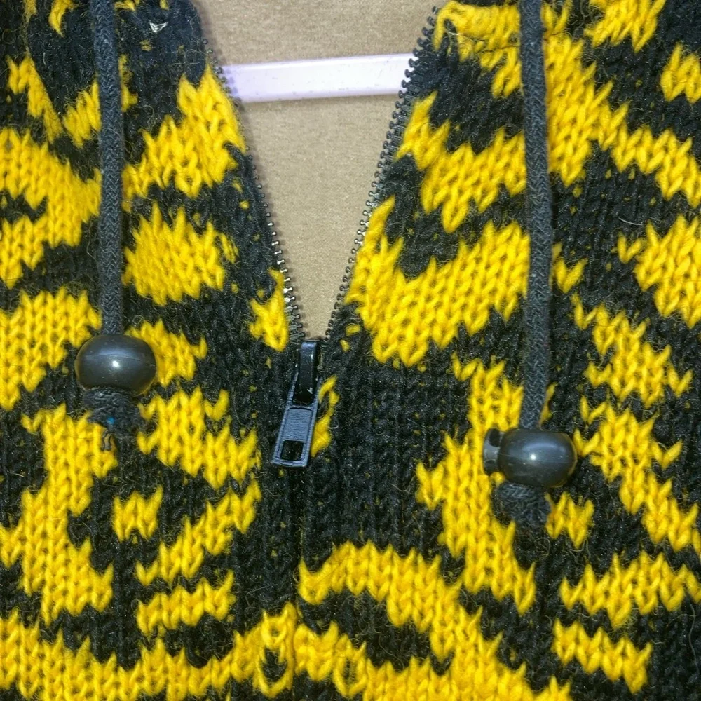 Yellow and Black Patterned Jacket with hoodie 100 % Wool UNIQUE - Picture 9 of 13